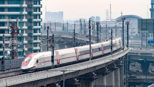 Ini Spot Foto Favorit Penumpang Kereta Cepat Whoosh di ...