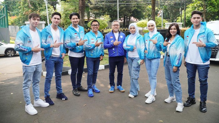 Ketua Umum PAN Zulkifli Hasan bersama Blue Squad