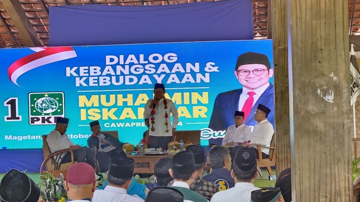 Ketum PKB sekaligus bacawapres Anies Baswedan, Muhaimin Iskandar alias Cak Imin, di Magetan, Jatim, Sabtu (14/10/2023).
