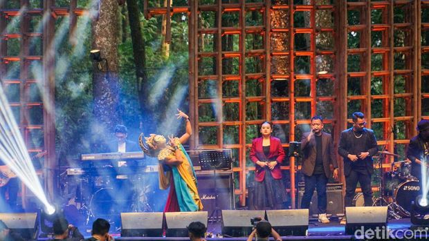 Penampilan Rianto ini tersaji dalam gelaran QRIS Jazz Gunung Slamet di Wana Wisata Baturraden, Kabupaten Banyumas, Sabtu (14/10/2023).