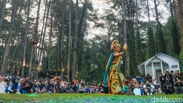 Penampilan Rianto ini tersaji dalam gelaran QRIS Jazz Gunung Slamet di Wana Wisata Baturraden, Kabupaten Banyumas, Sabtu (14/10/2023).