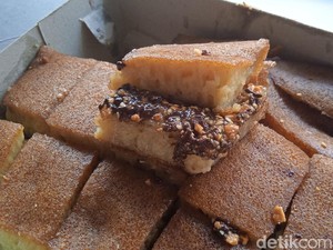 Rahasia Martabak Bong Ngian Berusia 42 Tahun Bikin Adonan Kenyal Empuk