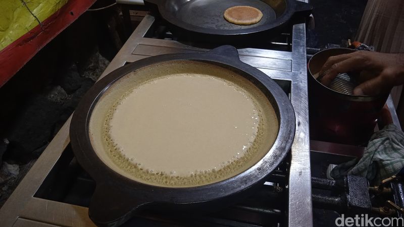 Martabak Bangka di Depan Gereja Ayam Ini Jadi Favorit Sejak 1980an