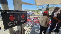 Posisinya Royal Box tepat di bagian atas paddock tim balap.