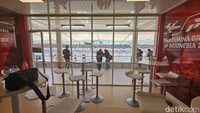 Setiap Royal Box didandani oleh si pemilik tempat sesuai brand masing-masing. Termasuk kelengkapan di dalamnya.