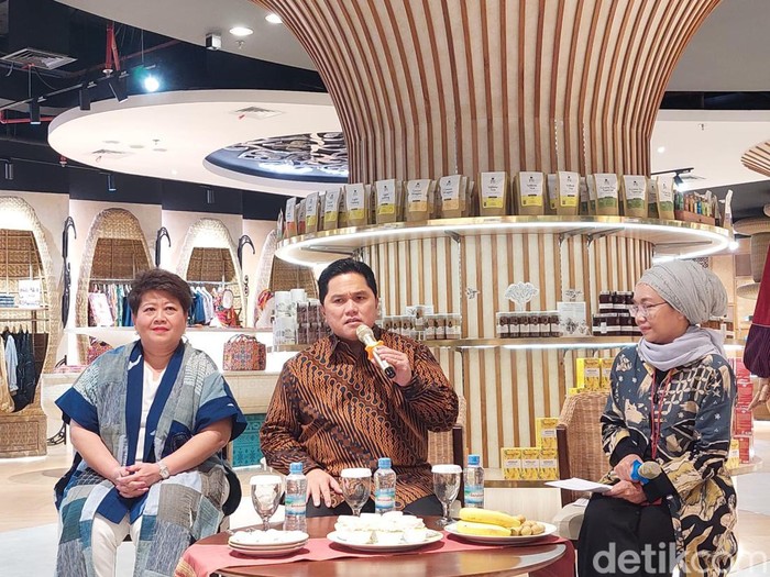 Menteri BUMN Erick Thohir dan Dirut Sarinah