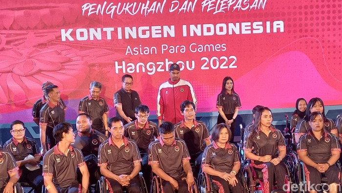 Menteri Pemuda dan Olahraga (Menpora) Dito Ariotedjo, saat pengukuhan dan pelepasan Para Atlet Indonesia di Balai Kota Solo, Sabtu (14/10/2023).