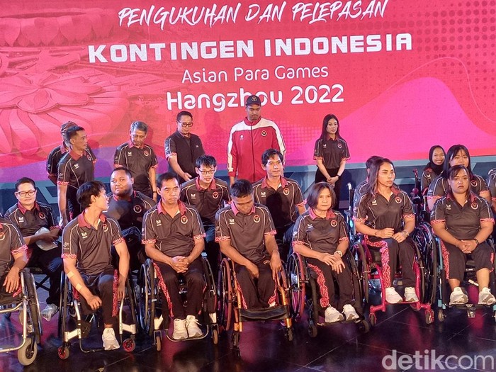 Menteri Pemuda dan Olahraga (Menpora) Dito Ariotedjo, saat pengukuhan dan pelepasan Para Atlet Indonesia di Balai Kota Solo, Sabtu (14/10/2023).