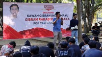 Millenial yang mengatasnamakan diri sebagai Kawan Gibran ini mendeklarasikan dukungan di Taman Tugu Perjuangan, Indramayu, Jumat (13/10/2023).  
