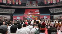 Jokowi mengatakan Indonesia membutuhkan sosok pemimpin yang berani menghadapi tekanan dari negara lain. Selain itu dia mengatakan pemimpin harus lebih banyak kerja dibandingkan banyak bicara.