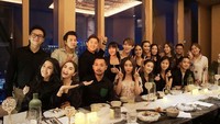Akhir tahun lalu, Natasha merayakan ulang tahun bersama orang-orang terdekatnya. Mereka tampak menikmati sajian di restoran mewah. Foto: Instagram natashawilona12