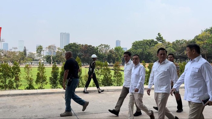 Partai-partai pengusung bakal capres 2024, Prabowo Subianto, tiba di Rakernas Projo, Senayan, Jakpus, Sabtu (14/10/2023).