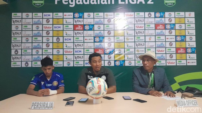 Pelatih Persiraja Banda Aceh Achmad Zulkifli saat konfrensi pers usai laga di Stadion Baharoeddin Siregar