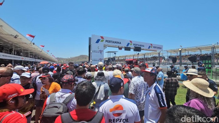 Pit Lane Walk MotoGP Mandalika 2023. MotoGP Mandalika 2023 Pit Lane Walk MotoGP Mandalika 2023