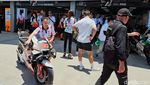Foto: Pit Lane Walk Manjakan Penonton Sultan di MotoGP Mandalika