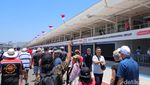 Foto: Pit Lane Walk Manjakan Penonton Sultan di MotoGP Mandalika
