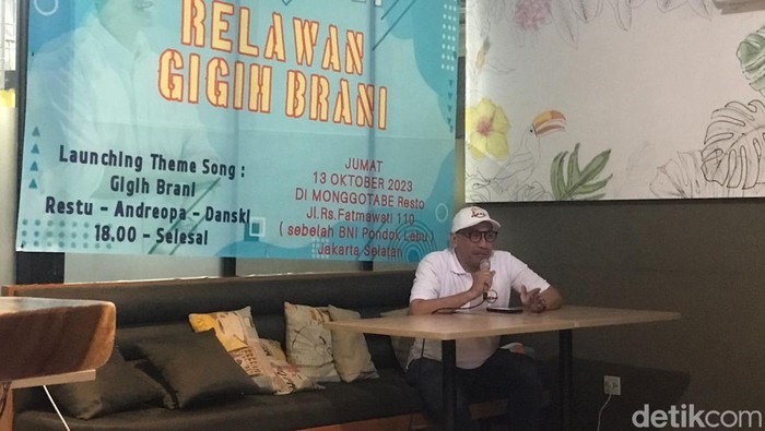 Relawan Gigih Brani menciptakan lagu untuk Gibran Rakabuming Raka (Fardan/detikcom).