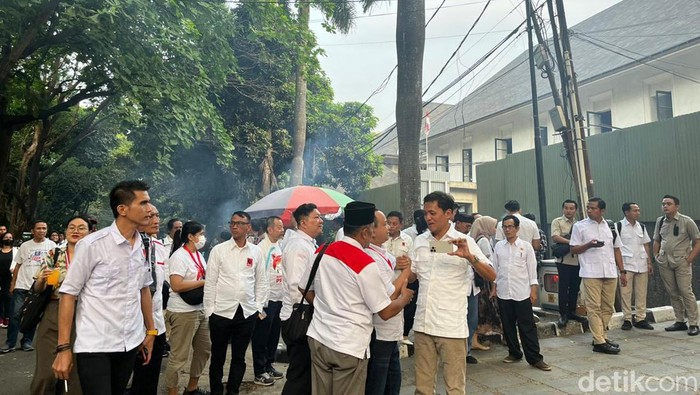 Relawan Projo tiba di Kertanegara (Foto: Anggi/detikcom)