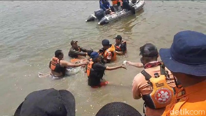 Remaja yang tenggelam saat mandi di Bengawan Solo Bojonegoro ditemukan tewas