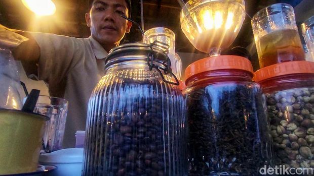 Resto Tepi Kali