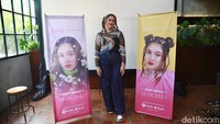 Asya telah merilis single lagu pertamanya yang berjudul Bahagiaku di sebuah kafe di kawasan Pejaten, Jakarta Selatan, Jumat (13/10/2023). Foto: Chelsea Olivia Daffa