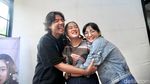 Hesti Purwadinata dan Edo Borne Semringah Dampingi Anak Rilis Single Perdana