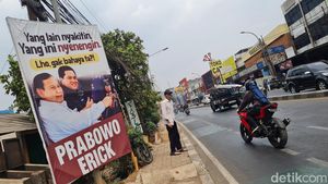 Spanduk Prabowo-Erick Gak Bahaya Ta Muncul di Bekasi