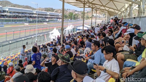 Ramai penonton MotoGP jelang Sprint Race di Sirkuit Mandalika, Sabtu (14/10/2023).