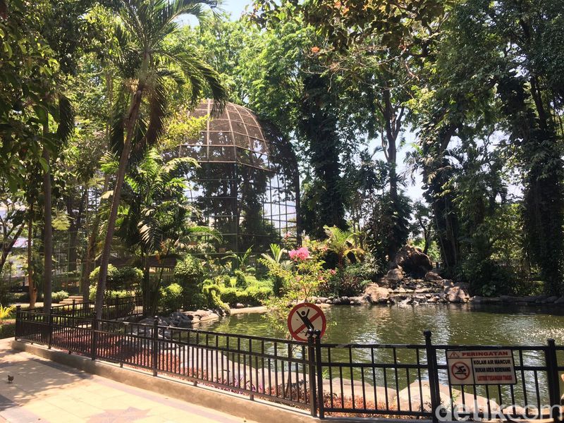 Taman Flora Surabaya