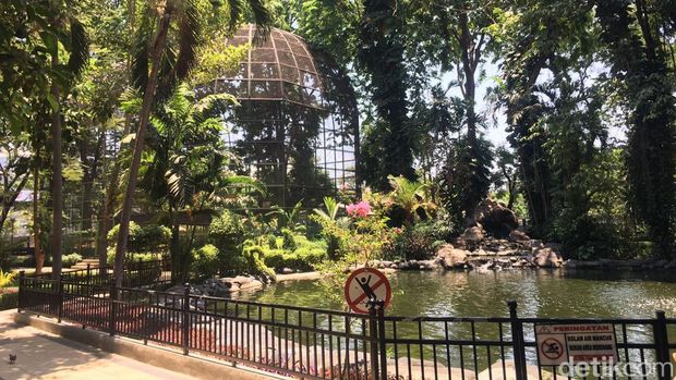Taman Flora Surabaya