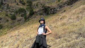 Gaya Tatjana Saphira Naik Gunung Rinjani, Tetap Cantik!
