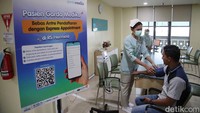 Pasien diberikan kemudahan melakukan monitoring antrean yang sedang berlangsung hingga proses pembayaran dan penebusan obat yang dapat dilakukan secara cashless.