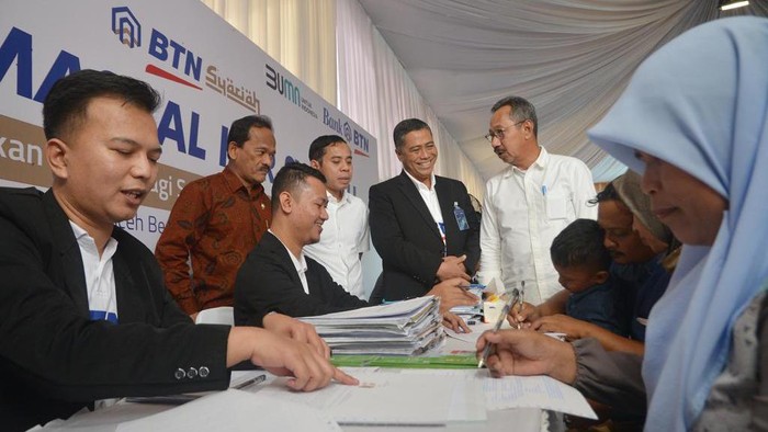 Akad Massal KPR Syariah di Aceh Unit Usaha Syariah (UUS) PT Bank Tabungan Negara (Persero) Tbk (BTN Syariah) siap menjadi bank terbesar di Provinsi Aceh dengan menggelar akad massa KRP syariah.