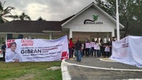 Deklarasi dilakukan di Lapangan Ahmad Kirang Mamuju, Sabtu (14/10/2023) sekitar pukul 15.30 Wita. Deklarasi ditandai dengan penandatanganan spanduk oleh massa relawan Kawan Gibran. Koordinator Wilayah Kawan Gibran Sulbar Iswar mengaku alasan mendukung Gibran karena dinilai menjadi keterwakilan pemuda. Selama ini, kata dia, belum pernah ada presiden maupun wakil presiden dari kalangan pemuda. 