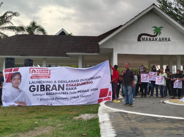 Aksi Relawan di Mamuju Deklarasi Dukung Gibran Cawapres