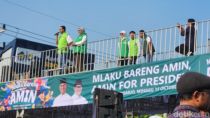 Anies dan Cak Imin hadiri acara jalan pagi di Sidoarjo, Jatim (Adrial/detikcom)