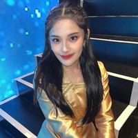 “2019 aku masuk dan bergabung menjadi bagian dari JKT48 bersama generasiku yang tercinta, generasi 9. Awal tujuan aku masuk dan bergabung di grup ini karena aku ingin menjadi alasan kebahagiaan untuk kalian semua dan aku juga ingin kalian menemukan semangat hidup lagi karena aku,” ujarnya.    Foto: dok. Twitter @S_AshelJKT48