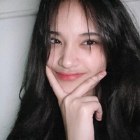 Ashel JKT48 pertama kali mengumumkan kelulusannya di JKT48 Theater pada Jumat (13/10/2023), di hadapan para penggemar yang menonton show ‘Cara Meminum Ramune’. Dalam kesempatan itu, Ashel mengungkap bahwa dia sudah lama mendiskusikan hal ini dengan manajemen.Foto: dok. Twitter @S_AshelJKT48