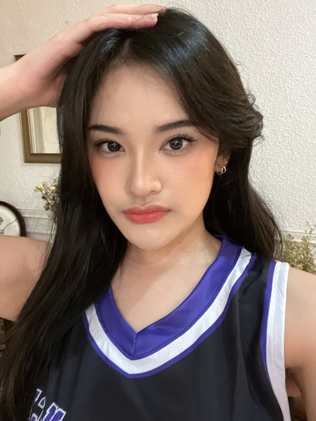  Tak lama setelah itu, Ashel JKT48 membagikan surat melalui akun Twitter-nya. Idol berumur 18 tahun itu mengucapkan terima kasih kepada para penggemar yang telah memberikan dukungan dan semangat. Dia juga meminta maaf jika pengumuman tentang kelulusannya terasa mendadak.  Foto: dok. Twitter @S_AshelJKT48