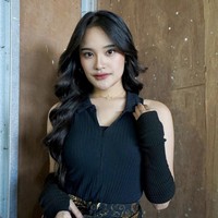 “Sekarang, izinkan aku untuk mengucapkan kalimat ini ya semuanya, aku Ashel dari JKT48 generasi ke-9 mengumumkan untuk lulus dari JKT48. Terima kasih,” tutup Ashel yang kemudian mendapat pelukan hangat dari para member.Foto: dok. Instagram @jkt48.ashel