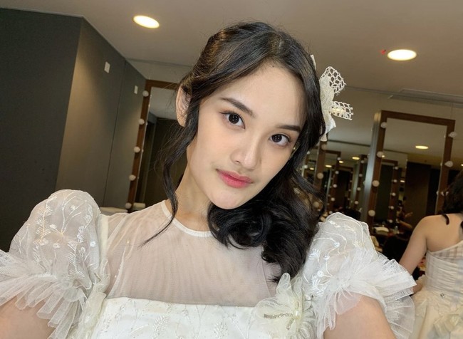 Adzana Shaliha Alifyaa, atau yang akrab disapa Ashel mengumumkan kelulusannya dari grup idola JKT48. Kabar tersebut mengundang kesedihan penggemar yang tak mengira Ashel akan lulus secepat itu.Foto: dok. Instagram @jkt48.ashel