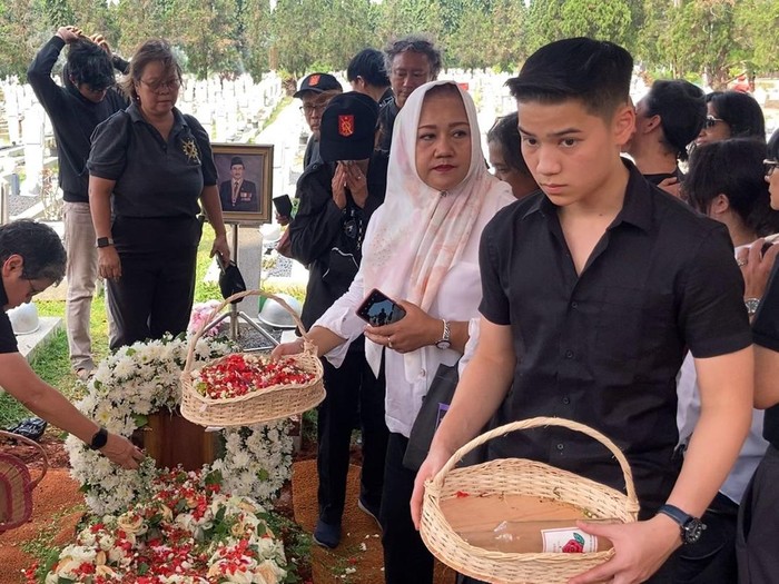 Ayah Ari Wibowo dan Ira Wibowo meninggal dunia