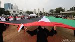 Bendera Palestina Raksasa Berkibar di Masjid Agung Al-Azhar Jakarta