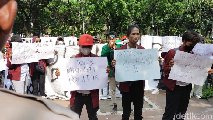 Demonstrasi di depan Gedung MK (Tina Susilawati/detikcom)