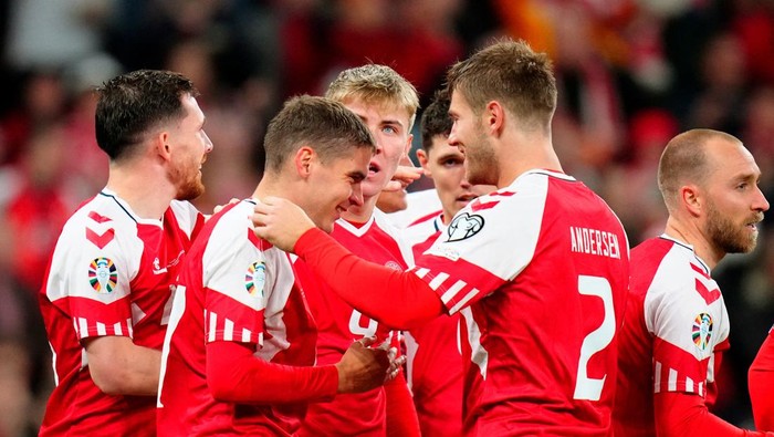 Soccer Football - Euro 2024 Qualifier - Group H - Denmark v Kazakhstan - Parken Stadium, Copenhagen, Denmark - October 14, 2021  Denmarks Robert Skov celebrates scoring their third goal with teammates  Liselotte Sabroe/Ritzau Scanpix via REUTERS        ATTENTION EDITORS - THIS IMAGE WAS PROVIDED BY A THIRD PARTY. DENMARK OUT. NO COMMERCIAL OR EDITORIAL SALES IN DENMARK.