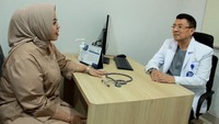 Upaya untuk melawan obesitas, operasi bariatrik hadir sebagai solusi yang patut dipertimbangkan. Karena pada kenyataannya, sebagian orang telah berusaha menurunkan berat badan dengan berbagai cara, namun tidak kunjung memberikan hasil yang signifikan.