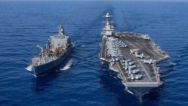Foto udara menunjukkan kapal induk USS Gerald R Ford telah tiba di Mediterania timur. (VIA REUTERS/U.S. NAVAL FORCES CENTRAL COMMAN)