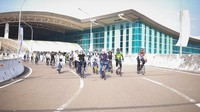 Begini suasana keseruan fun bike jelang pengoperasian penuh Bandara Kertajati, Majalengka, Jawa Barat, Minggu (15/10/2023).