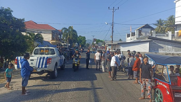 Dua sepeda motor terlibat tabrakan di Jalan Rusli Datau, Kota Gorontalo, Provinsi Gorontalo.