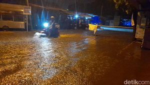 Potret Jalan Protokol di Palopo Terendam Air Usai 3 Jam Diguyur Hujan Deras